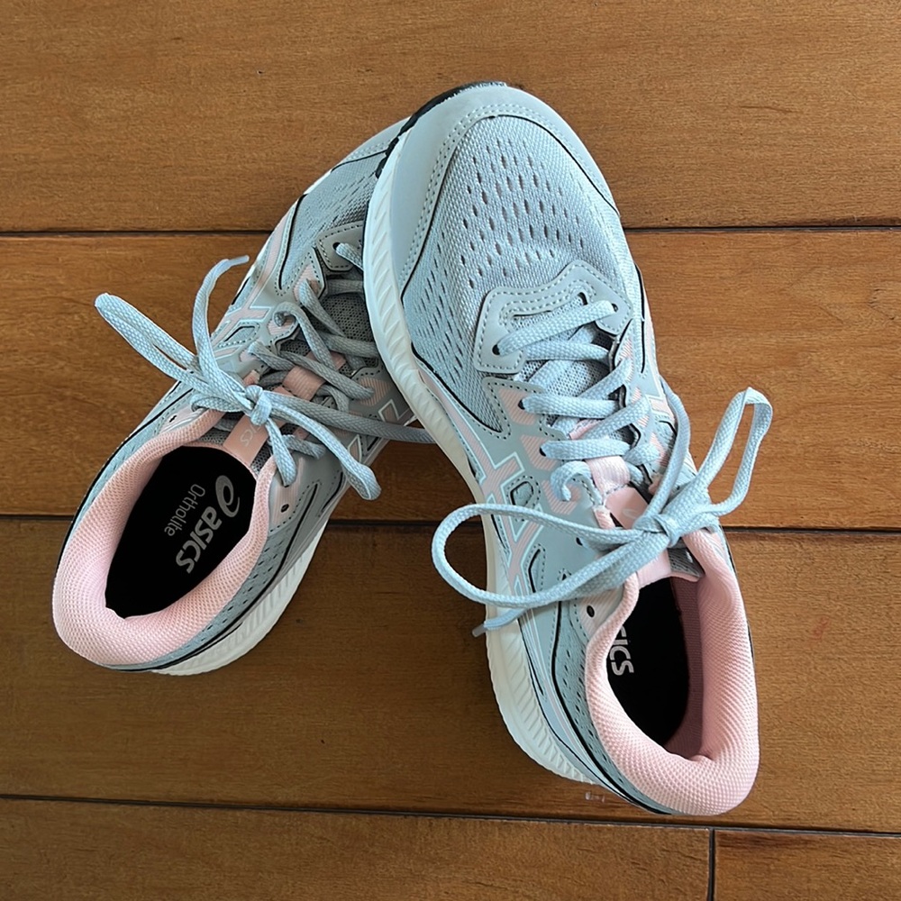 Almost brand new ASICS sneakers